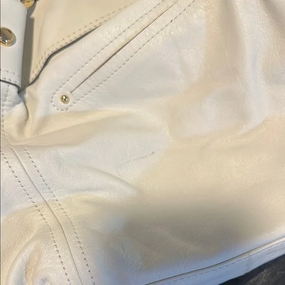 B Makowsky White w Gold Hardware Soft Leather Shoulder Bag w Dust Bag - Picture 6 of 7